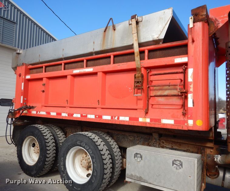 image for item DK7522 1999 International 4900  dump truck