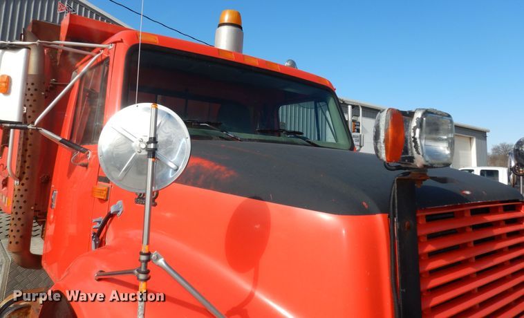 image for item DK7522 1999 International 4900  dump truck