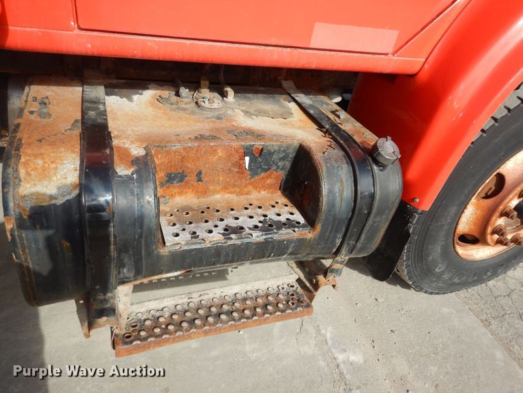 image for item DK7522 1999 International 4900  dump truck