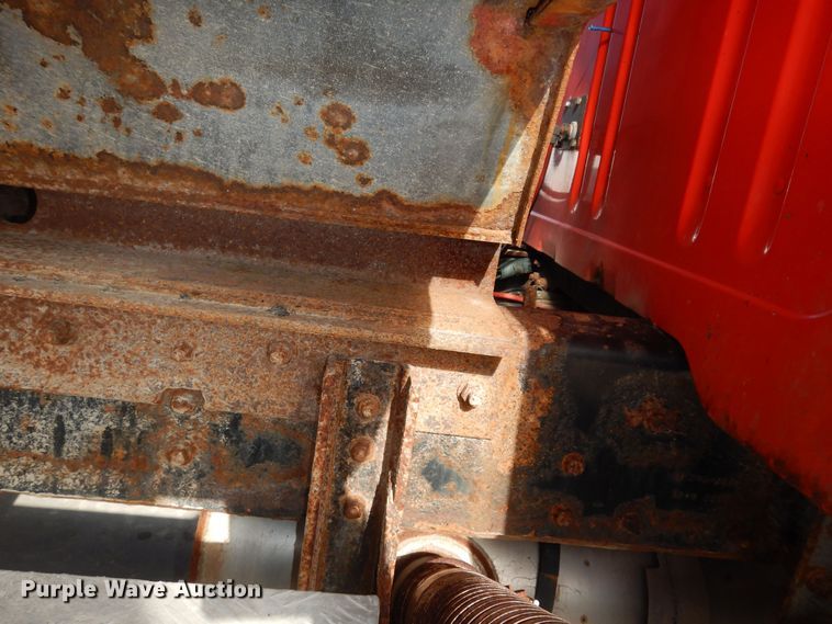 image for item DK7522 1999 International 4900  dump truck