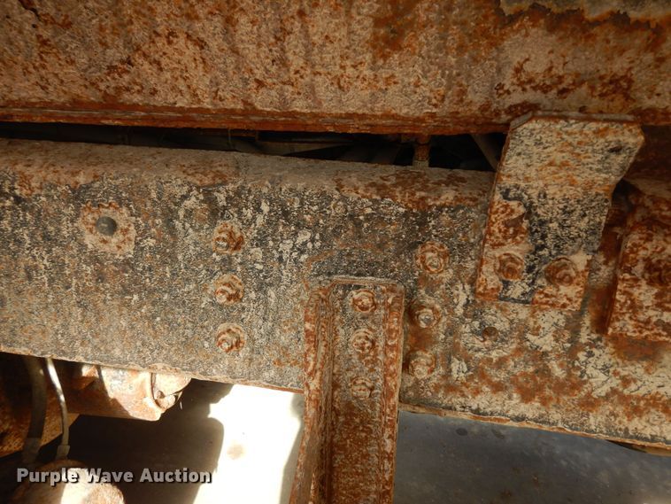 image for item DK7522 1999 International 4900  dump truck