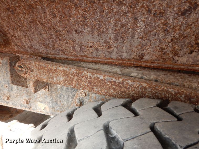 image for item DK7522 1999 International 4900  dump truck