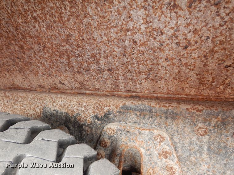 image for item DK7522 1999 International 4900  dump truck