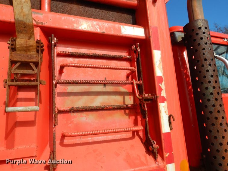 image for item DK7522 1999 International 4900  dump truck