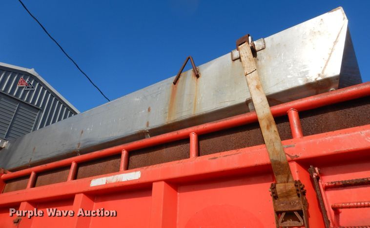 image for item DK7522 1999 International 4900  dump truck