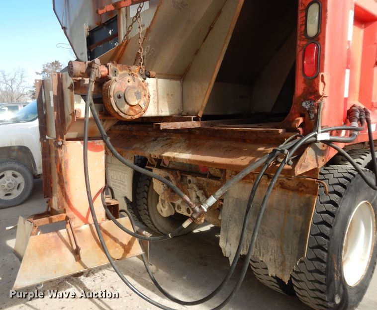 image for item DK7522 1999 International 4900  dump truck