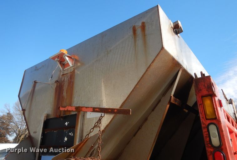 image for item DK7522 1999 International 4900  dump truck