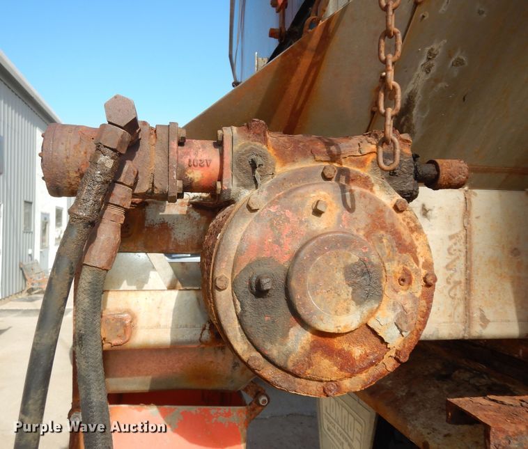 image for item DK7522 1999 International 4900  dump truck