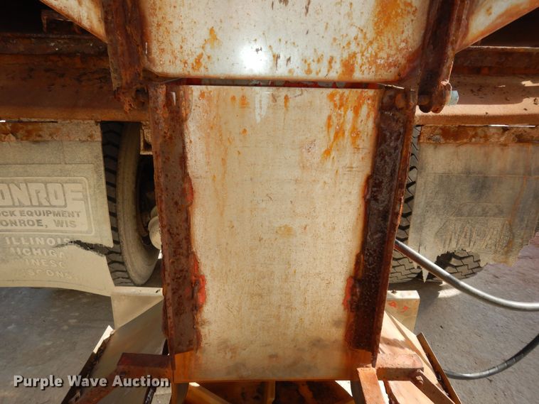 image for item DK7522 1999 International 4900  dump truck