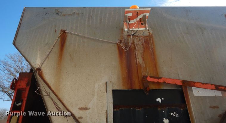 image for item DK7522 1999 International 4900  dump truck