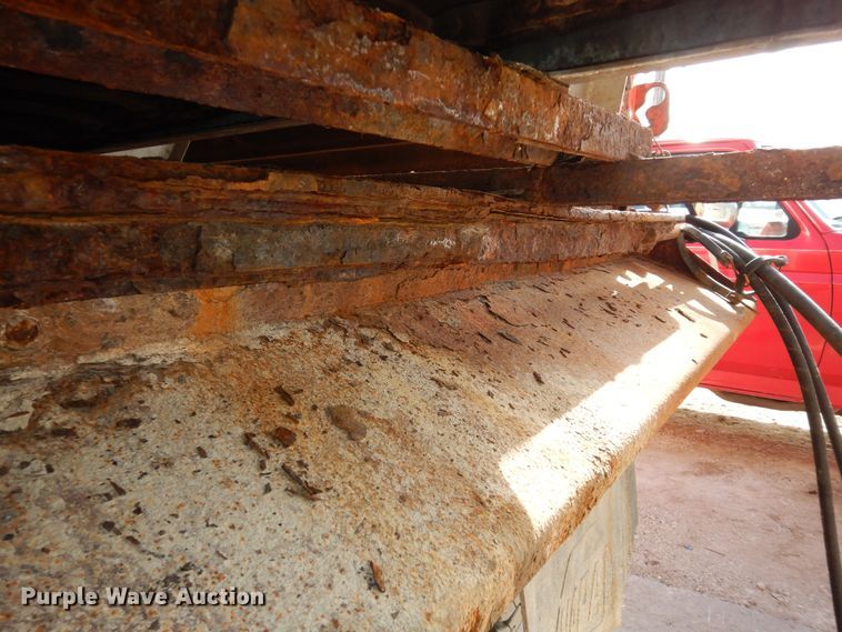 image for item DK7522 1999 International 4900  dump truck