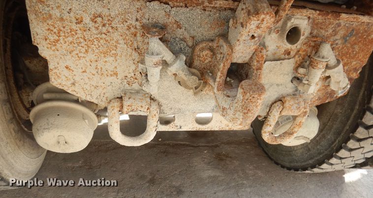 image for item DK7522 1999 International 4900  dump truck