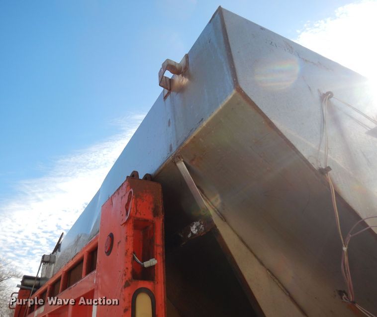 image for item DK7522 1999 International 4900  dump truck