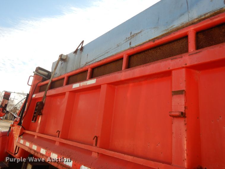 image for item DK7522 1999 International 4900  dump truck