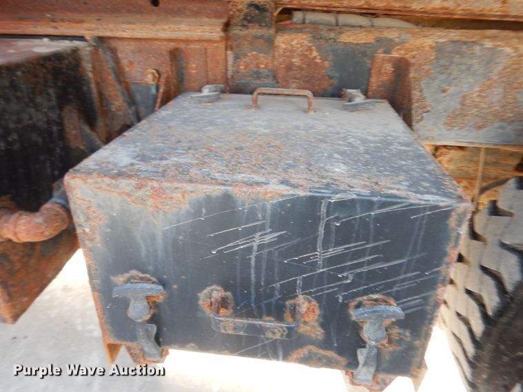 image for item DK7522 1999 International 4900  dump truck