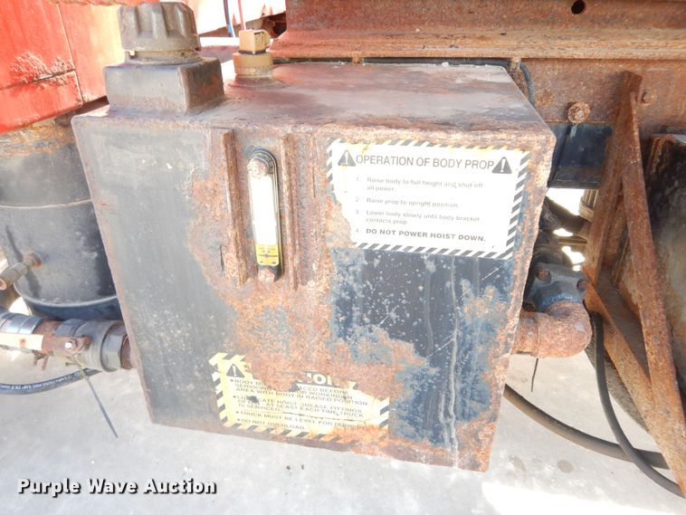 image for item DK7522 1999 International 4900  dump truck