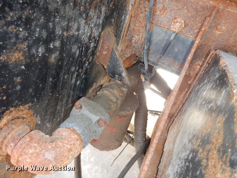 image for item DK7522 1999 International 4900  dump truck