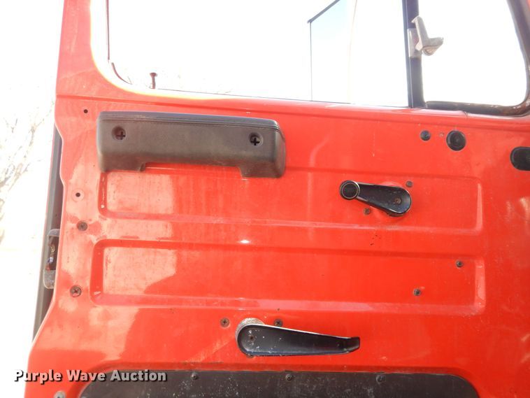 image for item DK7522 1999 International 4900  dump truck