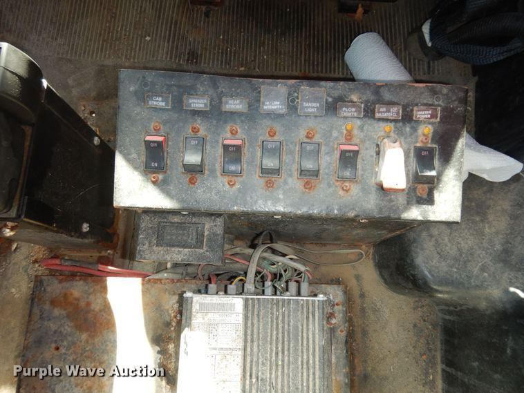 image for item DK7522 1999 International 4900  dump truck