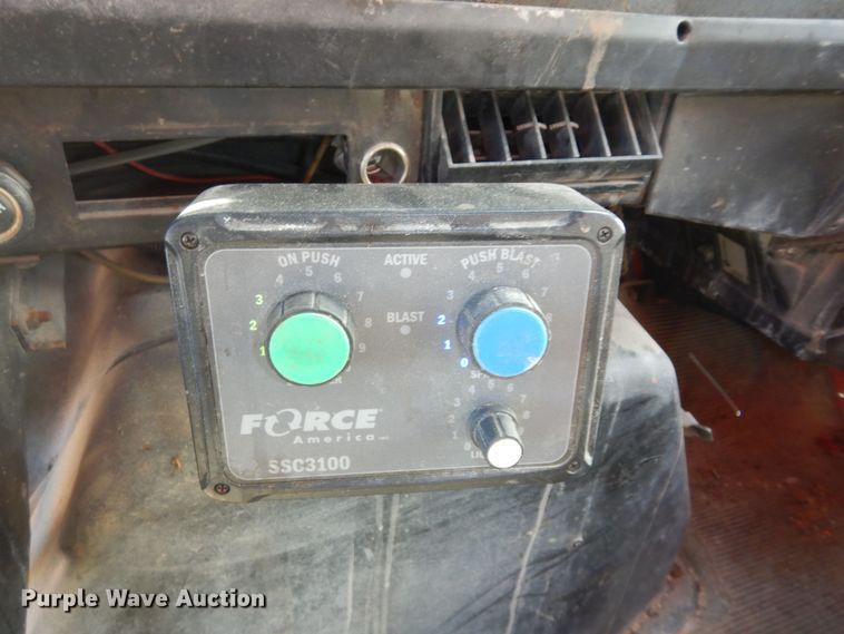 image for item DK7522 1999 International 4900  dump truck