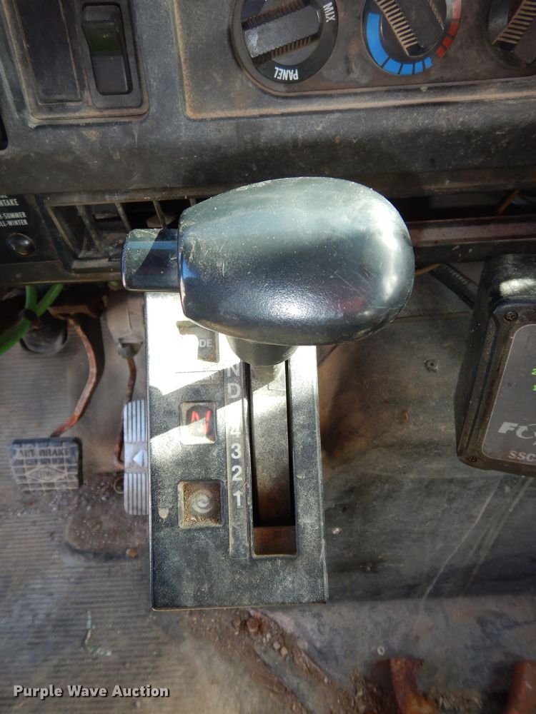 image for item DK7522 1999 International 4900  dump truck