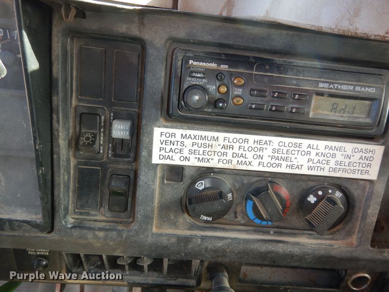 image for item DK7522 1999 International 4900  dump truck