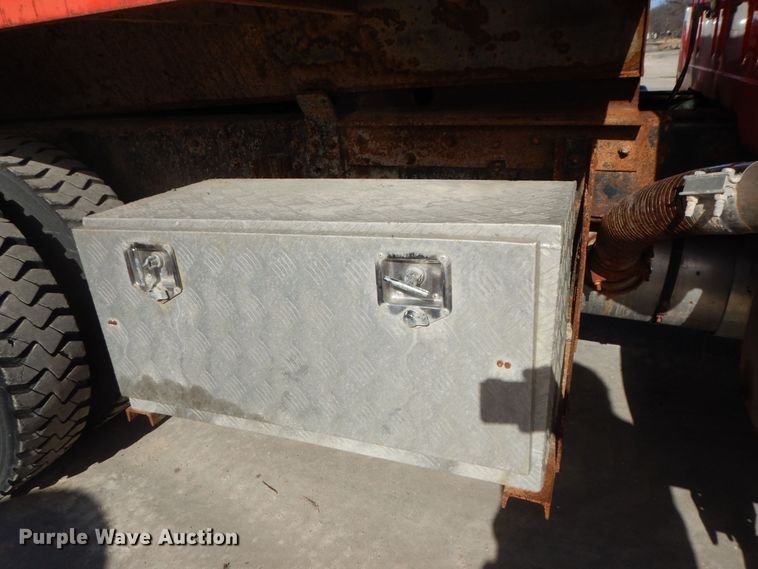 image for item DK7522 1999 International 4900  dump truck