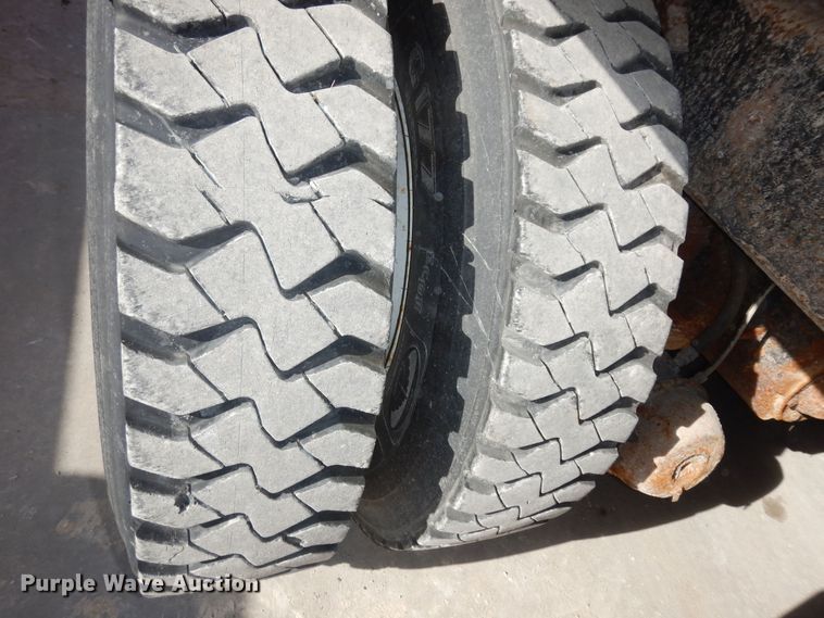 image for item DK7522 1999 International 4900  dump truck