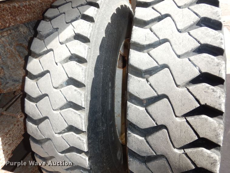 image for item DK7522 1999 International 4900  dump truck