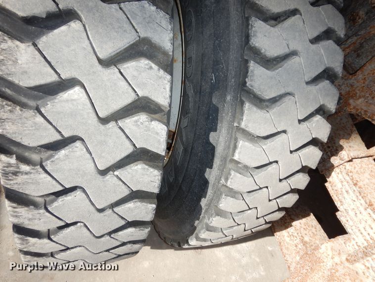 image for item DK7522 1999 International 4900  dump truck