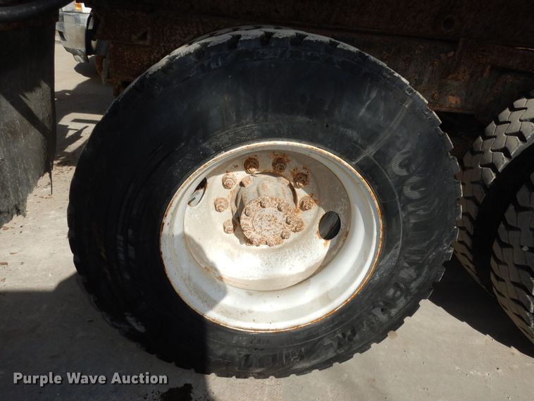 image for item DK7522 1999 International 4900  dump truck