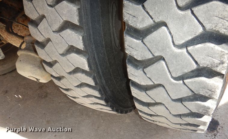 image for item DK7522 1999 International 4900  dump truck