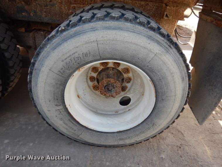 image for item DK7522 1999 International 4900  dump truck