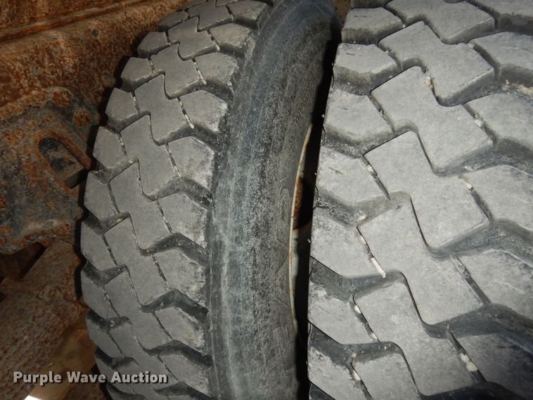 image for item DK7522 1999 International 4900  dump truck