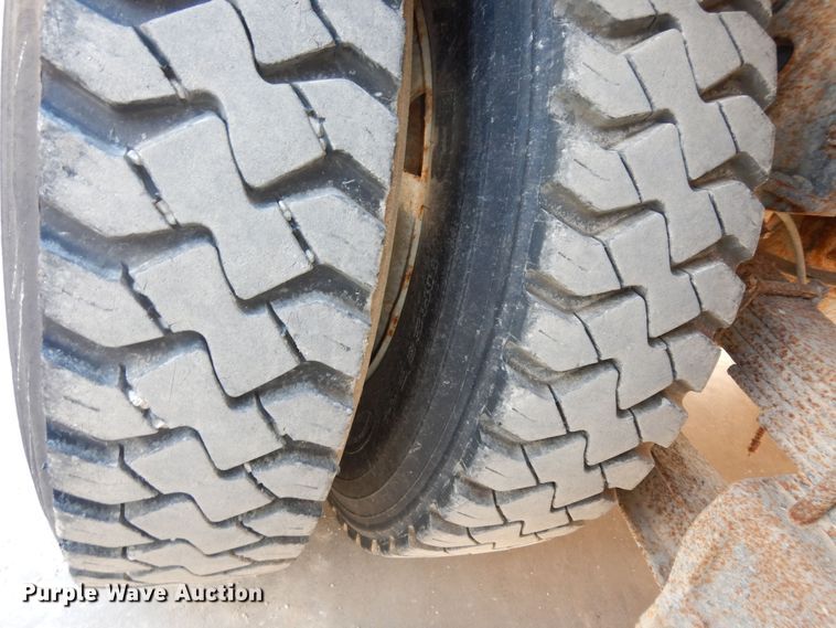 image for item DK7522 1999 International 4900  dump truck