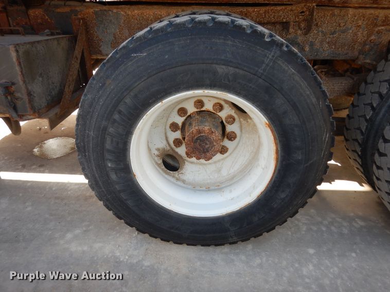 image for item DK7522 1999 International 4900  dump truck