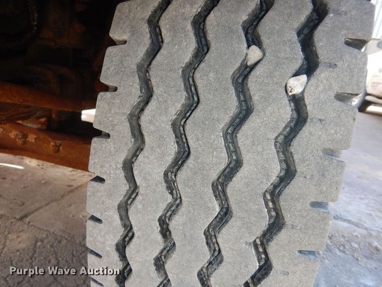 image for item DK7522 1999 International 4900  dump truck