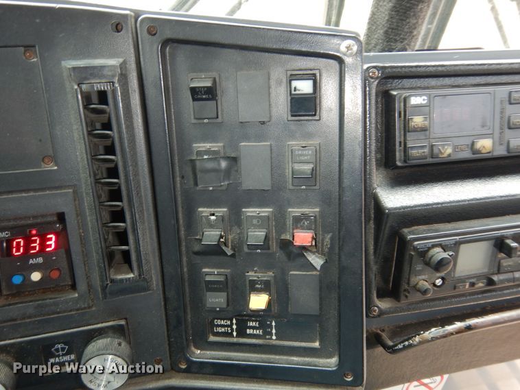 image for item DK7572 1993 MCI D4500  coach bus