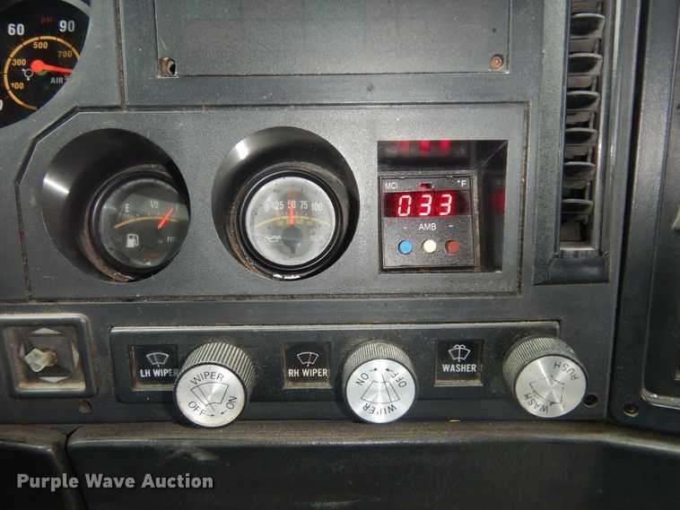 image for item DK7572 1993 MCI D4500  coach bus