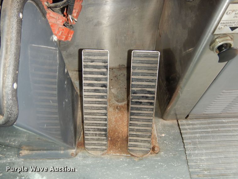 image for item DK7572 1993 MCI D4500  coach bus