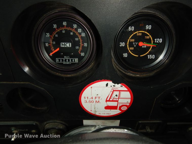 image for item DK7572 1993 MCI D4500  coach bus