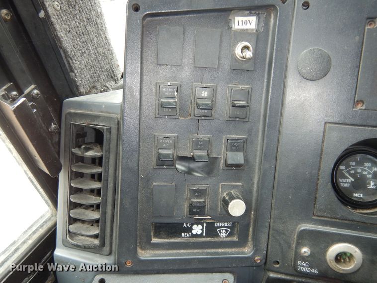 image for item DK7572 1993 MCI D4500  coach bus