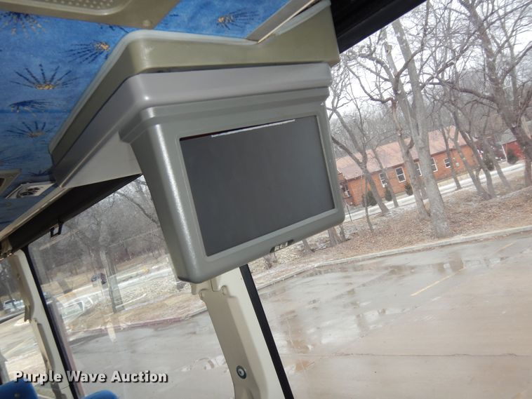 image for item DK7572 1993 MCI D4500  coach bus