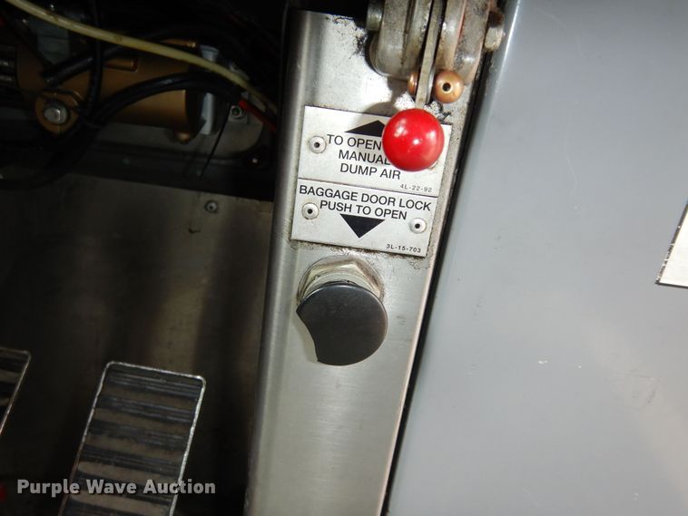 image for item DK7572 1993 MCI D4500  coach bus