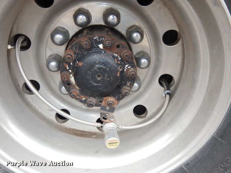 image for item DK7572 1993 MCI D4500  coach bus