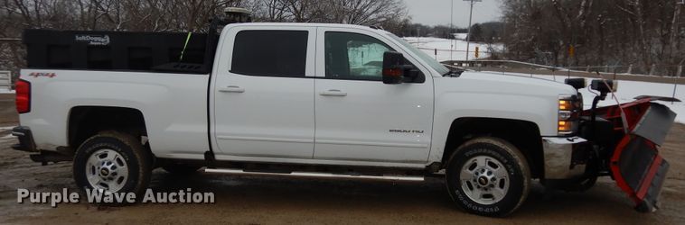 image for item DK7573 2017 Chevrolet Silverado 2500HD  Crew Cab pickup truck