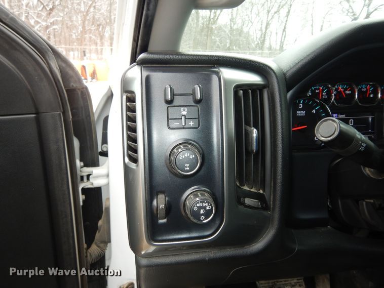 image for item DK7573 2017 Chevrolet Silverado 2500HD  Crew Cab pickup truck