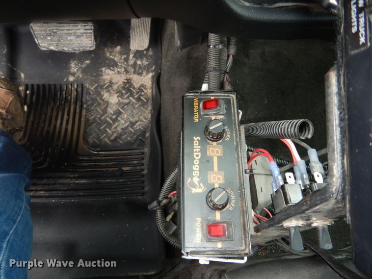 image for item DK7573 2017 Chevrolet Silverado 2500HD  Crew Cab pickup truck