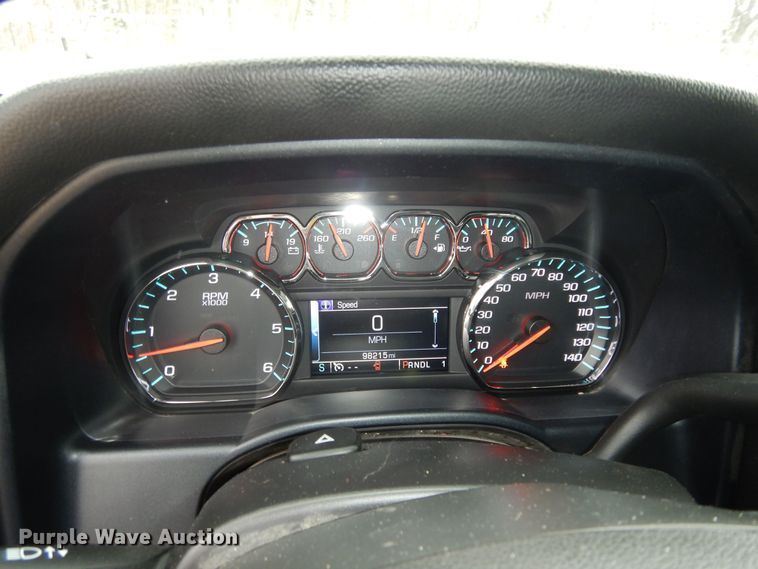 image for item DK7573 2017 Chevrolet Silverado 2500HD  Crew Cab pickup truck