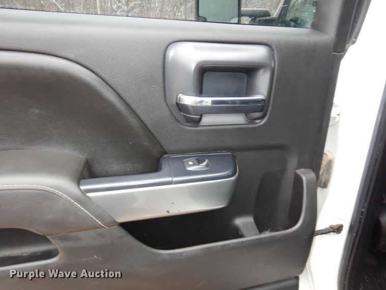 image for item DK7573 2017 Chevrolet Silverado 2500HD  Crew Cab pickup truck